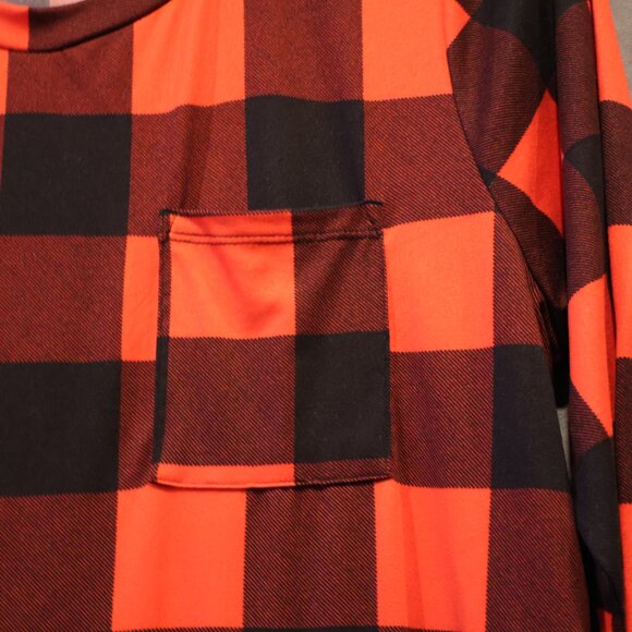 Size 1x Red and Black Buffalo Check just above knee length - Picture 2 of 5
